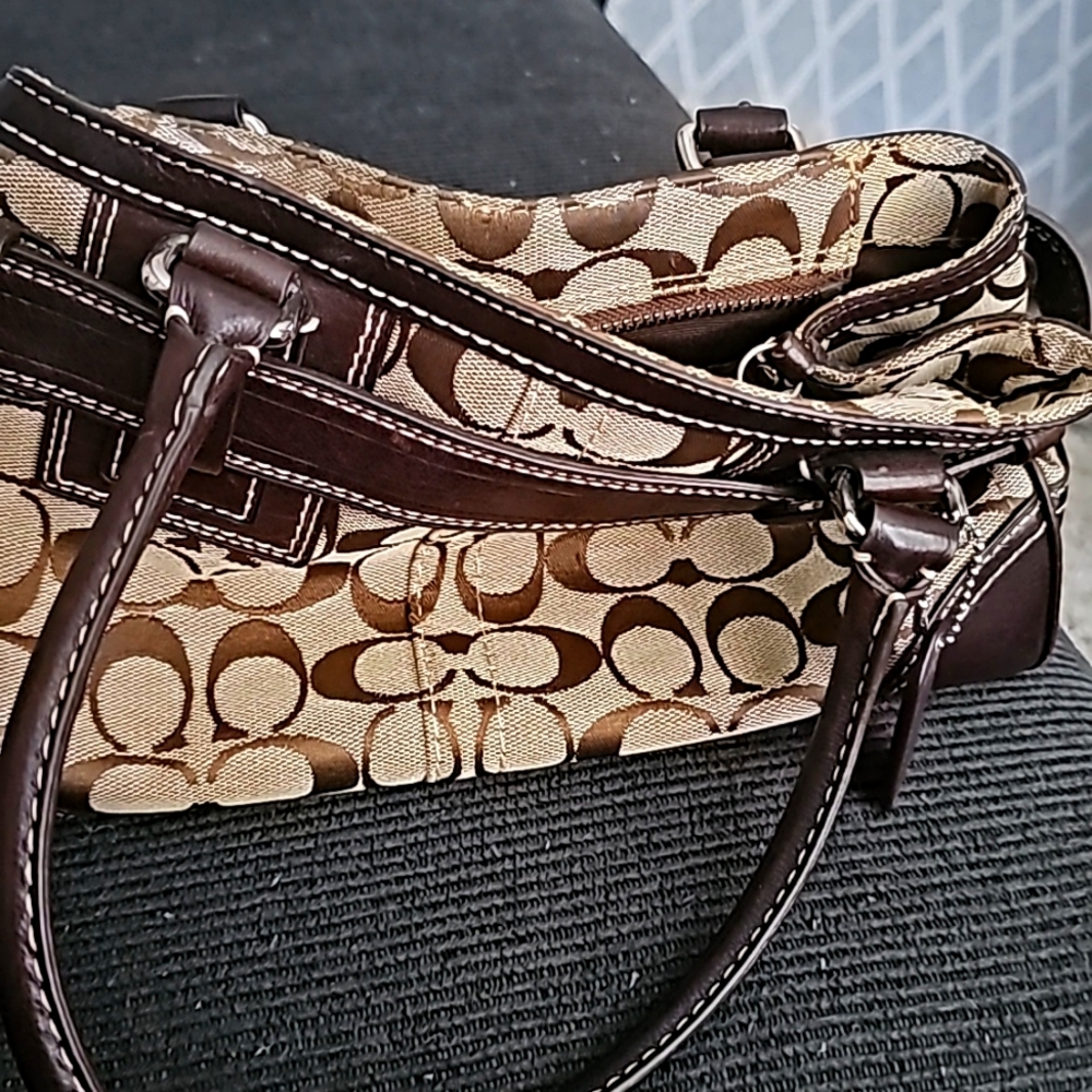 Shoulder bag with matching wallet